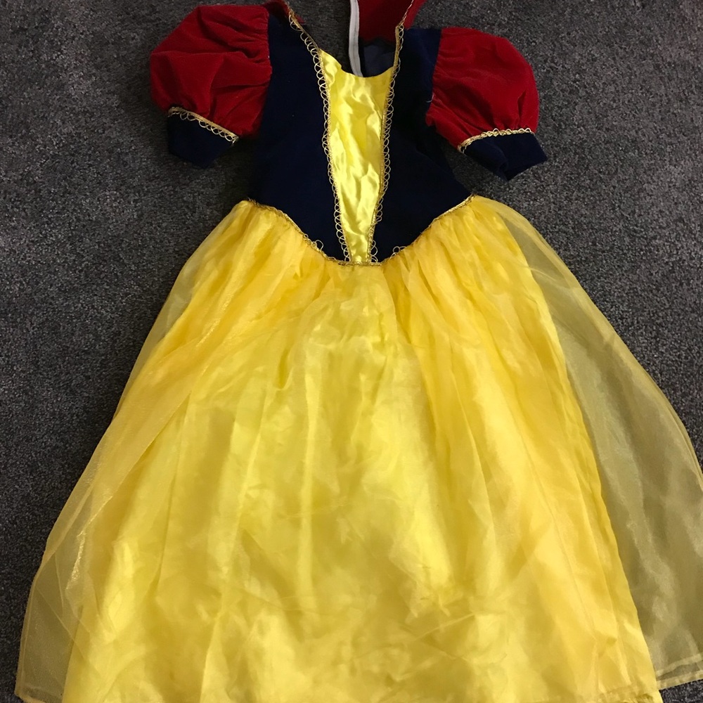Snow White costume. rubies costumes